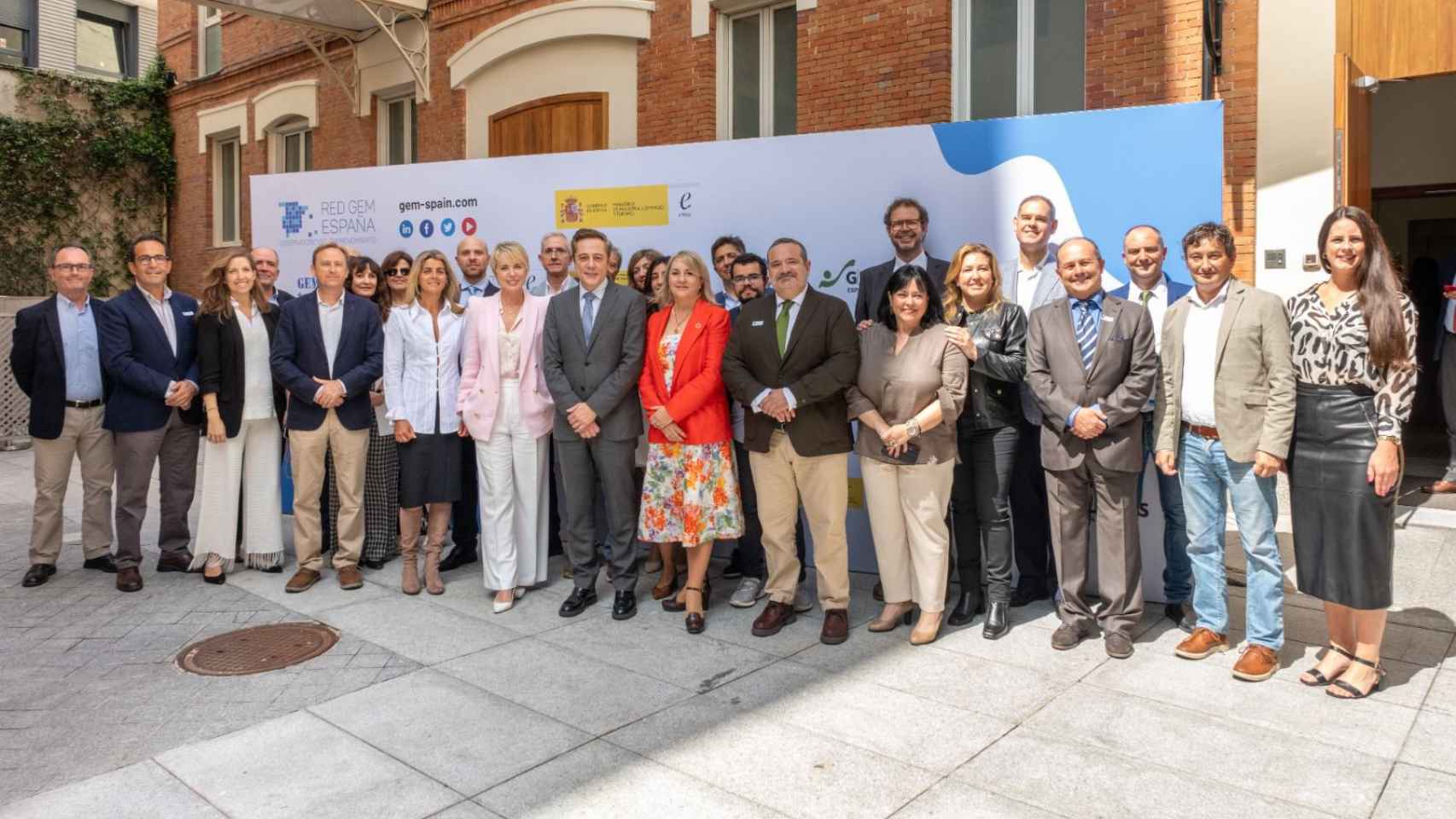 Foto de familia en la reciente presentación del Informe GEM 2022-2023 en Madrid.