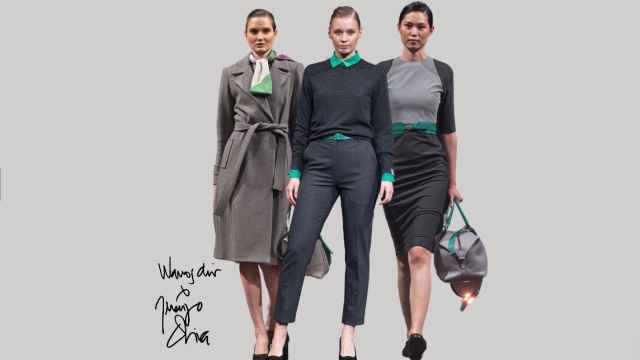 Elegancia, funcionalidad y estilo: así es la nueva uniformidad de Wamos Air diseñada por Juanjo Oliva