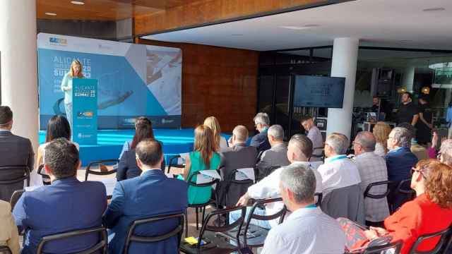 Presentación del Club Smart Meeting Alicante para atraer inversores.