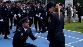 Pedida de mano en la Academia de Policía de Ávila