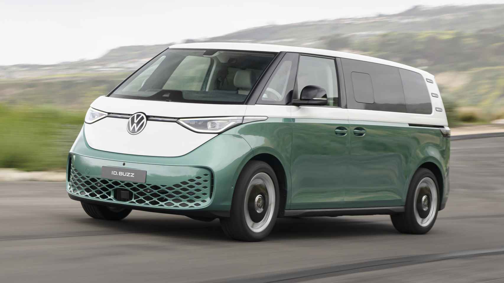 La ‘furgo’ eléctrica de Volkswagen ahora con tamaño XL y con siete plazas