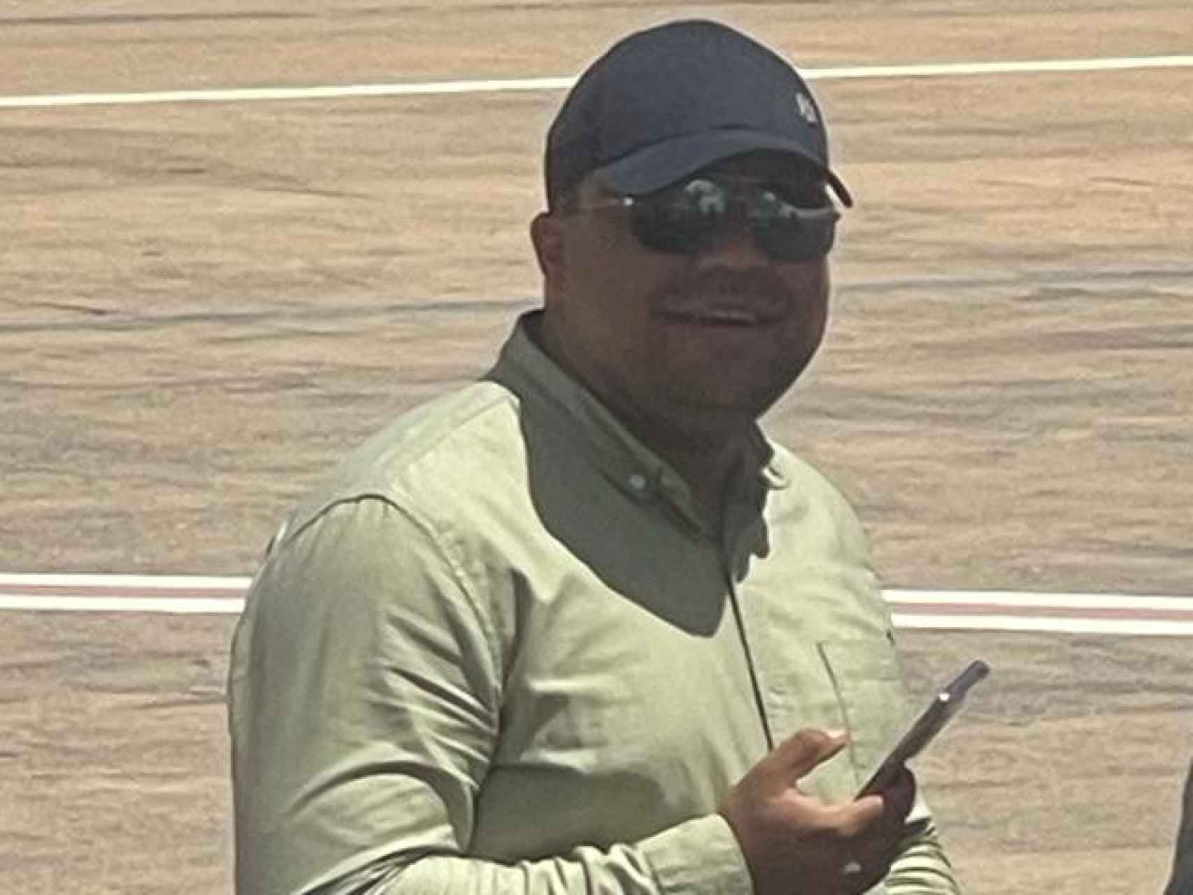 Otro de los policías marroquíes que obligaron a las abogadas españolas a subir de nuevo al avión.
