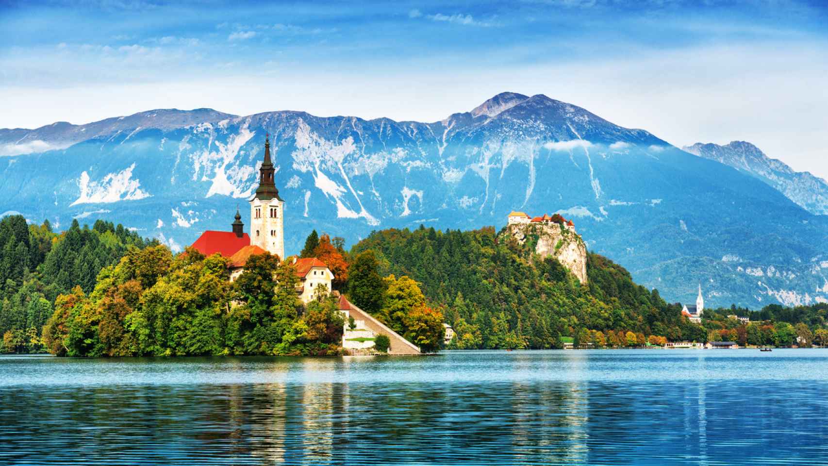 Iglesia en island en Lake sangrado, Eslovenia