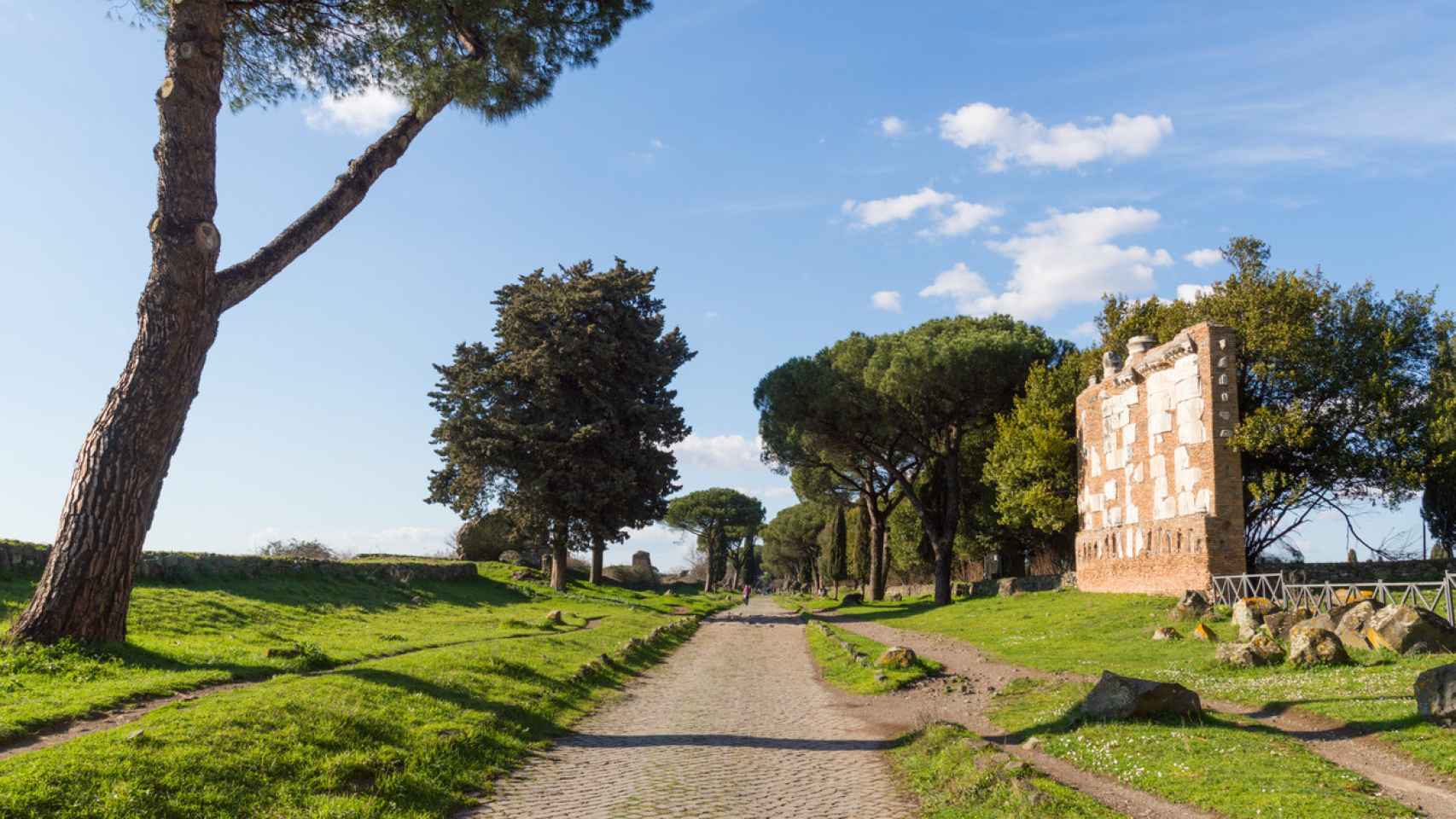 Appia antica (Antigua Appia) cerca de Roma, Italia