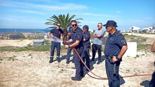 La isla poblada más pequeña de España ensaya cómo responder a un incendio