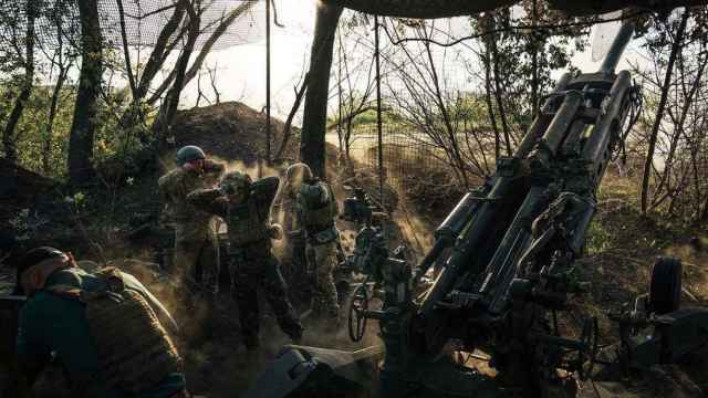Un puesto de artillería ucraniano