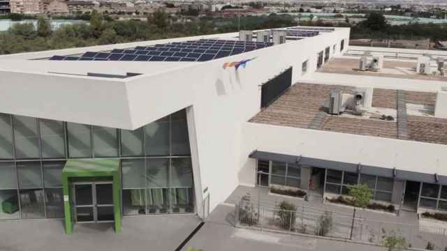 Placas fotovoltaicas en los colegios ELIS de Alicante y Murcia.