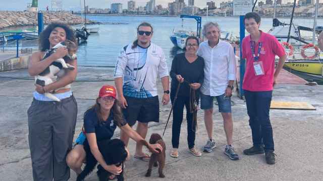 'Costa Blanca Pet Friendly': dos reconocidas influencers conocen Alicante con sus mascotas