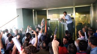 Ganaderos asaltan la Delegación de la Junta en Salamanca: hay dos heridos y un detenido