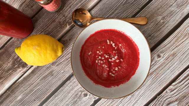 Gazpacho de remolacha, una receta ligera y refrescante en 3 minutos