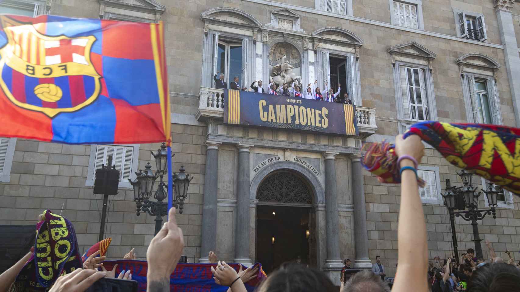 Celebración del Barça femenino en el Palau de la Generalitat tras ganar la Champions League