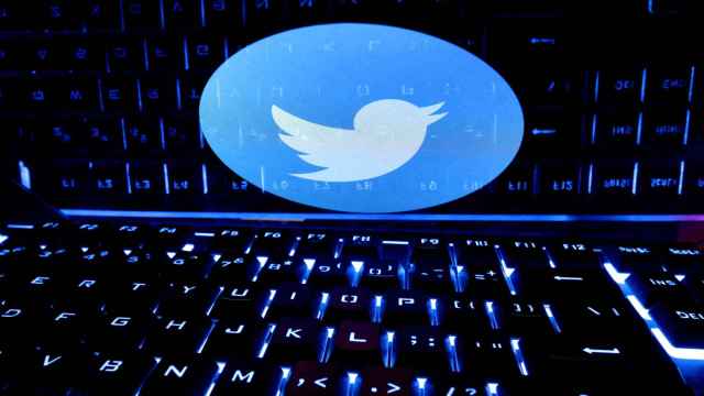 Bruselas arremete contra Twitter por dejar el código contra la desinformación: Eligen el enfrentamiento