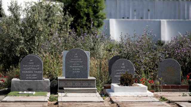 Lápidas ubicadas en el cementerio musulmán de Griñón (Madrid).