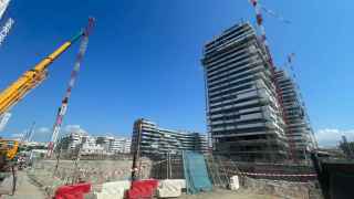 Metrovacesa empieza a poner los pilares de la tercera torre de 21 plantas del litoral oeste de Málaga