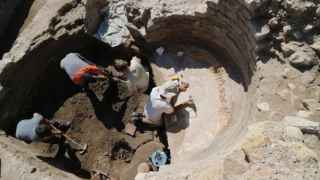 Investigadores de la UA buscan el patio porticado de las termas romanas del yacimiento de La Alcudia