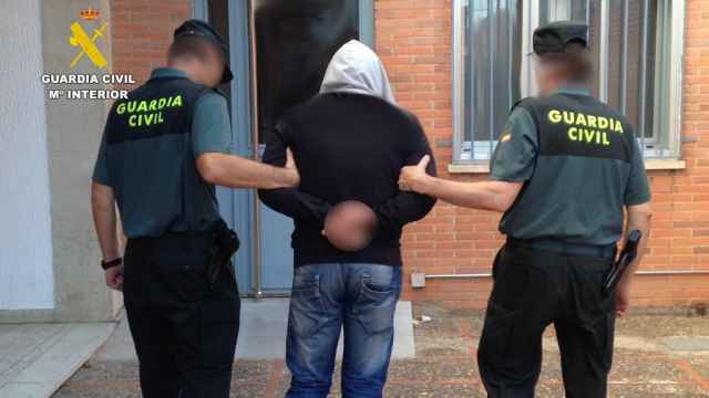 Imagen de la detención del atracador de la gasolinera de Benavente