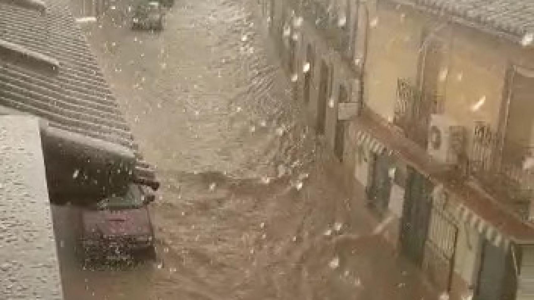 Las calles de Consuegra (Toledo), anegadas por una tromba de agua