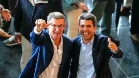 Feijóo y Mazón celebran en la junta directiva del PP en Valencia los resultados electorales.