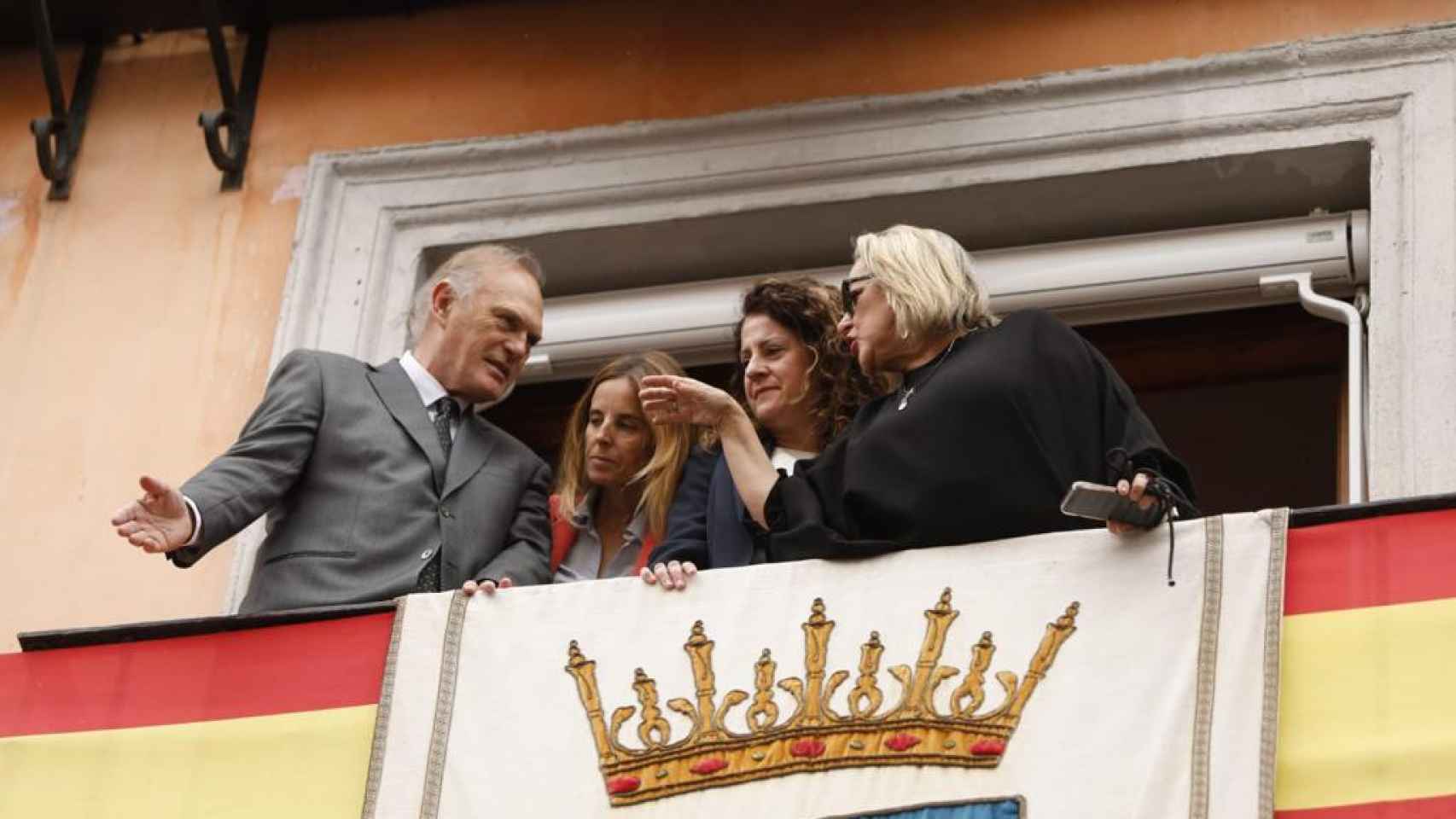 Pedro Piqueras, Eva Tribiño, Maritcha Ruiz y Esther Esteban en el balcón. Foto: Javier Longobardo.
