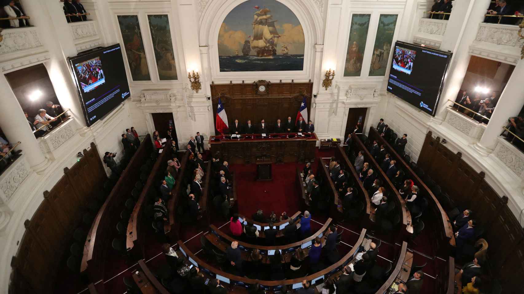 El presidente de Chile, Gabriel Boric, asiste a la primera sesión del Consejo Constitucional.
