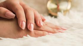 ¿Cómo retirar las uñas acrílicas en casa sin dañarlas?