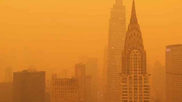 La ciudad de Nueva York cubierta por la nube de humo.