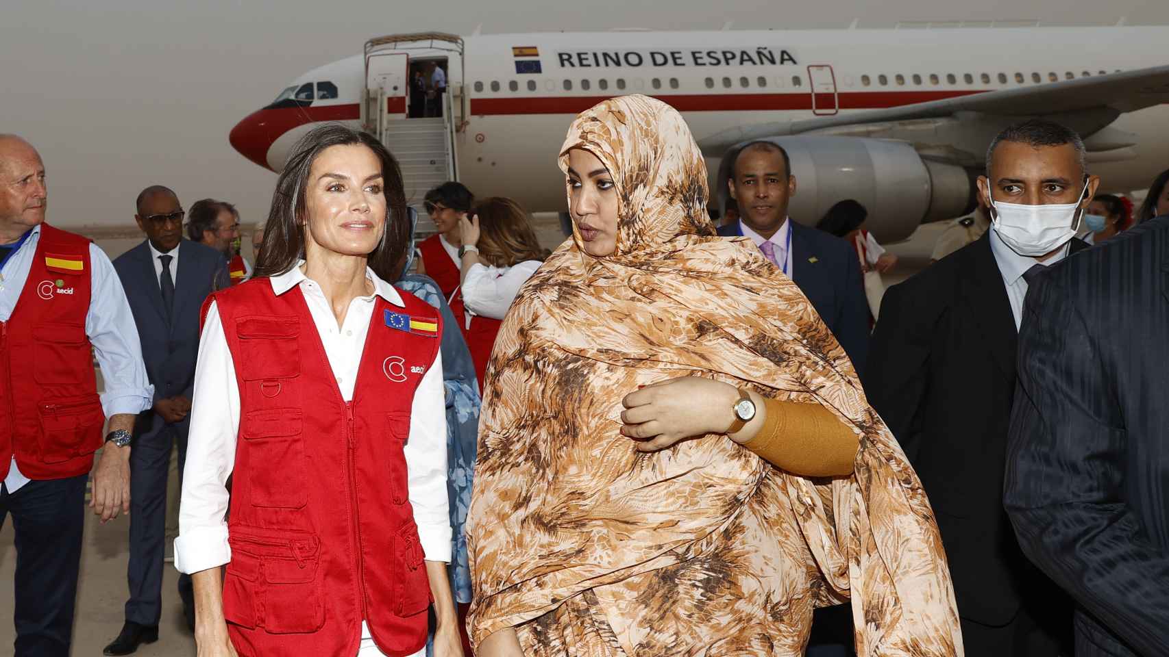 La reina a su llegada a Mauritania.