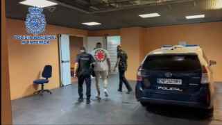 Detenidos dos semanas después tras hacerse viral un vídeo subidos a un coche patrulla en Alicante