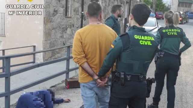 El momento de la detención a los autores del robo en El Arenal