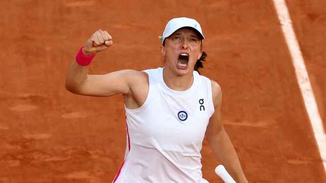 Iga Swiatek celebra su victoria en las semifinales de Roland Garros.