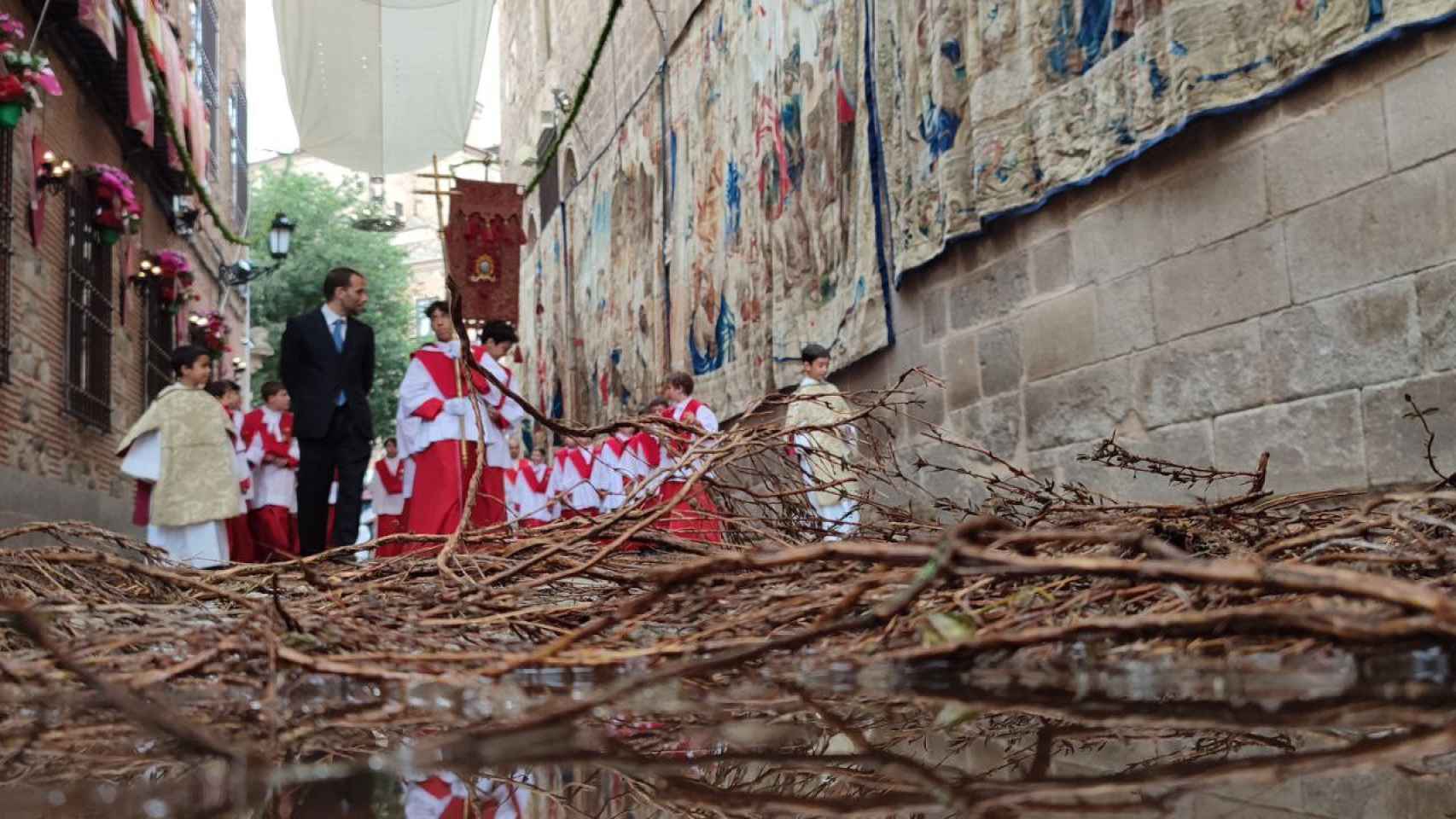 La procesión del Corpus de Toledo desde el objetivo de Venancio Martín
