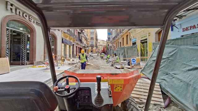 Vista del tramo de la calle Carretería, en Málaga, en obras.