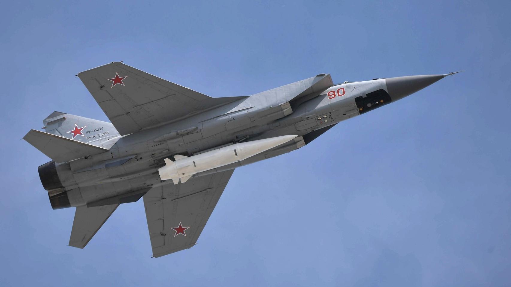 Misil Daga integrado en un MiG-31