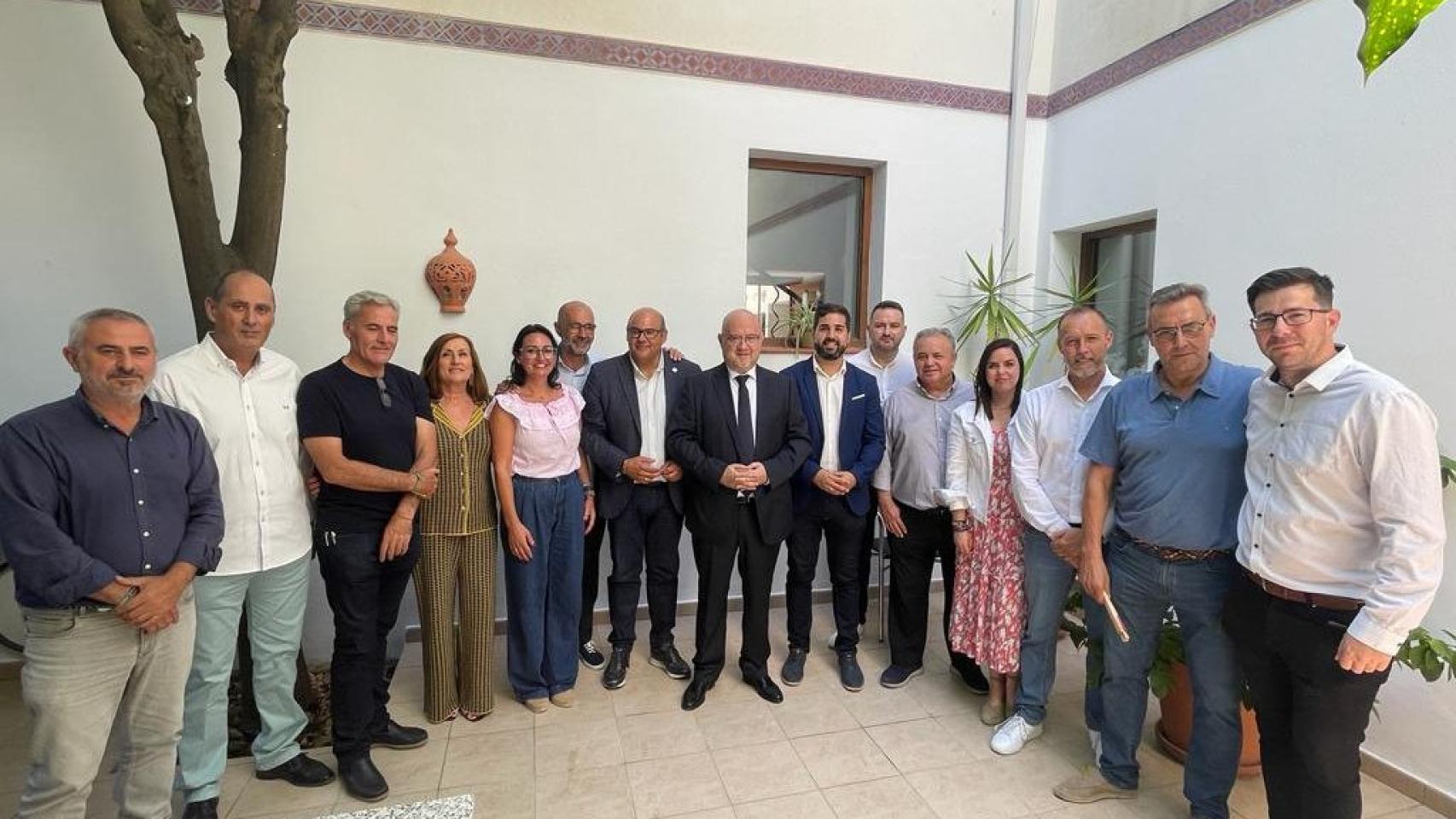 El PP recupera la Alcaldía de VélezMálaga tras pactar con los independientes de Torre del Mar El PP recupera la Alcaldía de VélezMálaga tras pactar con los independientes de Torre del Mar