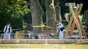 Investigadores buscan pruebas en el parque de los apuñalamientos