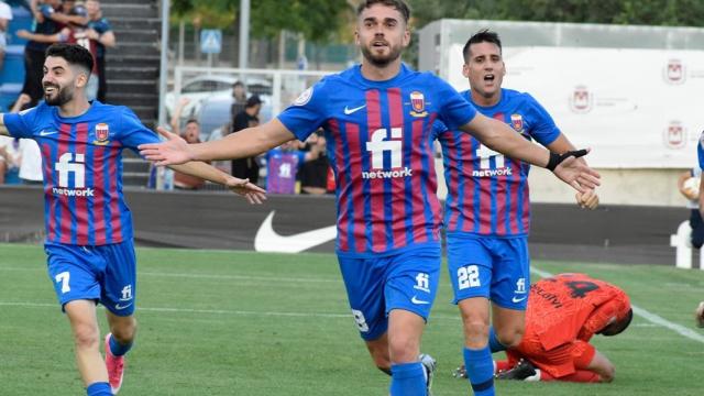 Un momento del partido del Eldense.