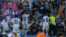 Caída de una valla en el Estadio Alfredo Di Stefano tras un gol del Real Madrid Castilla