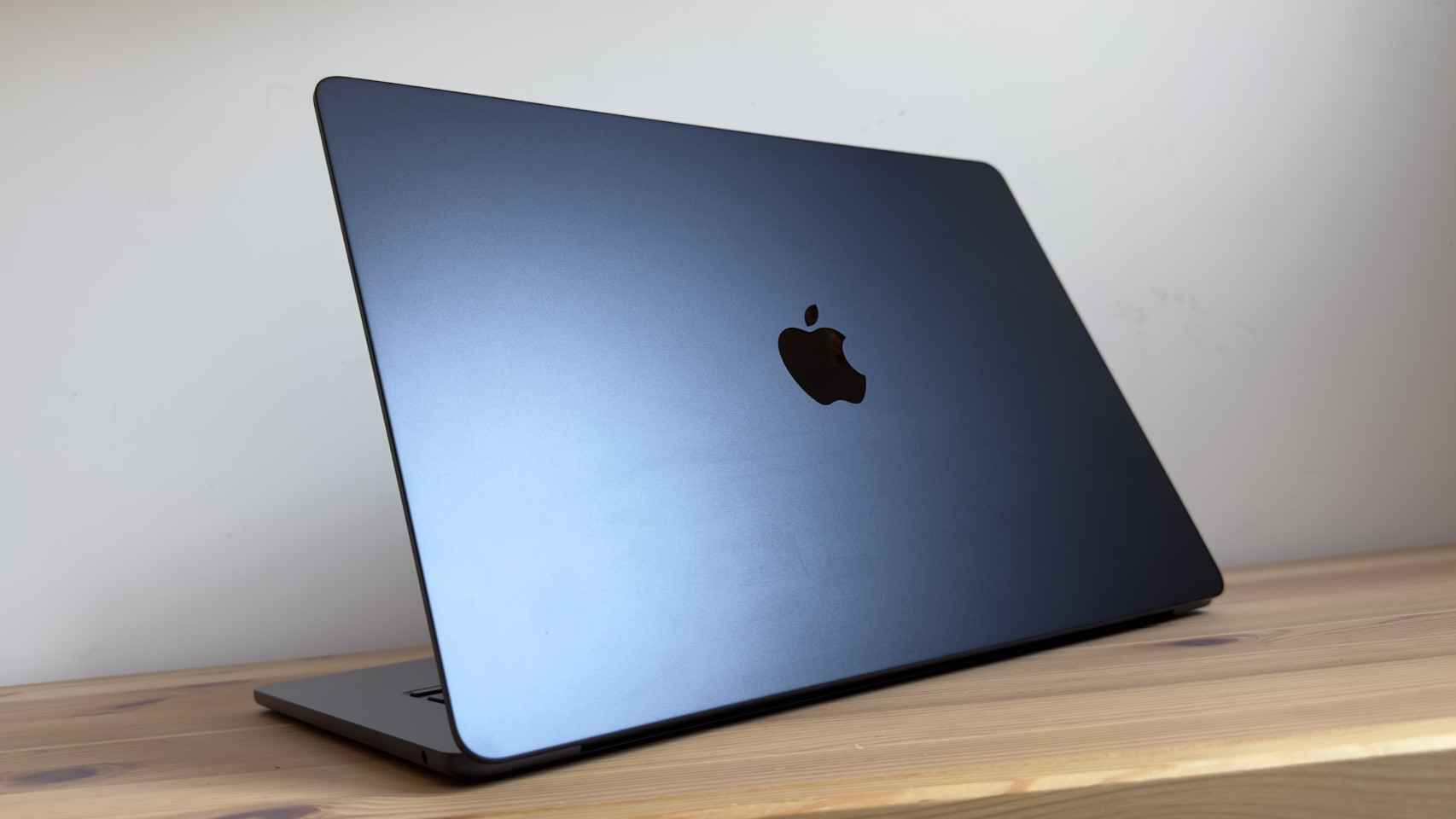 Probamos el MacBook Air de 15 pulgadas, el portátil y delgado con que Apple se ha superado