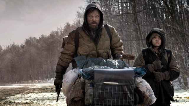 Viggo Mortensen y Kodi Smit-McPhee en 'La carretera', adaptación de la novela de Cormac McCarthy