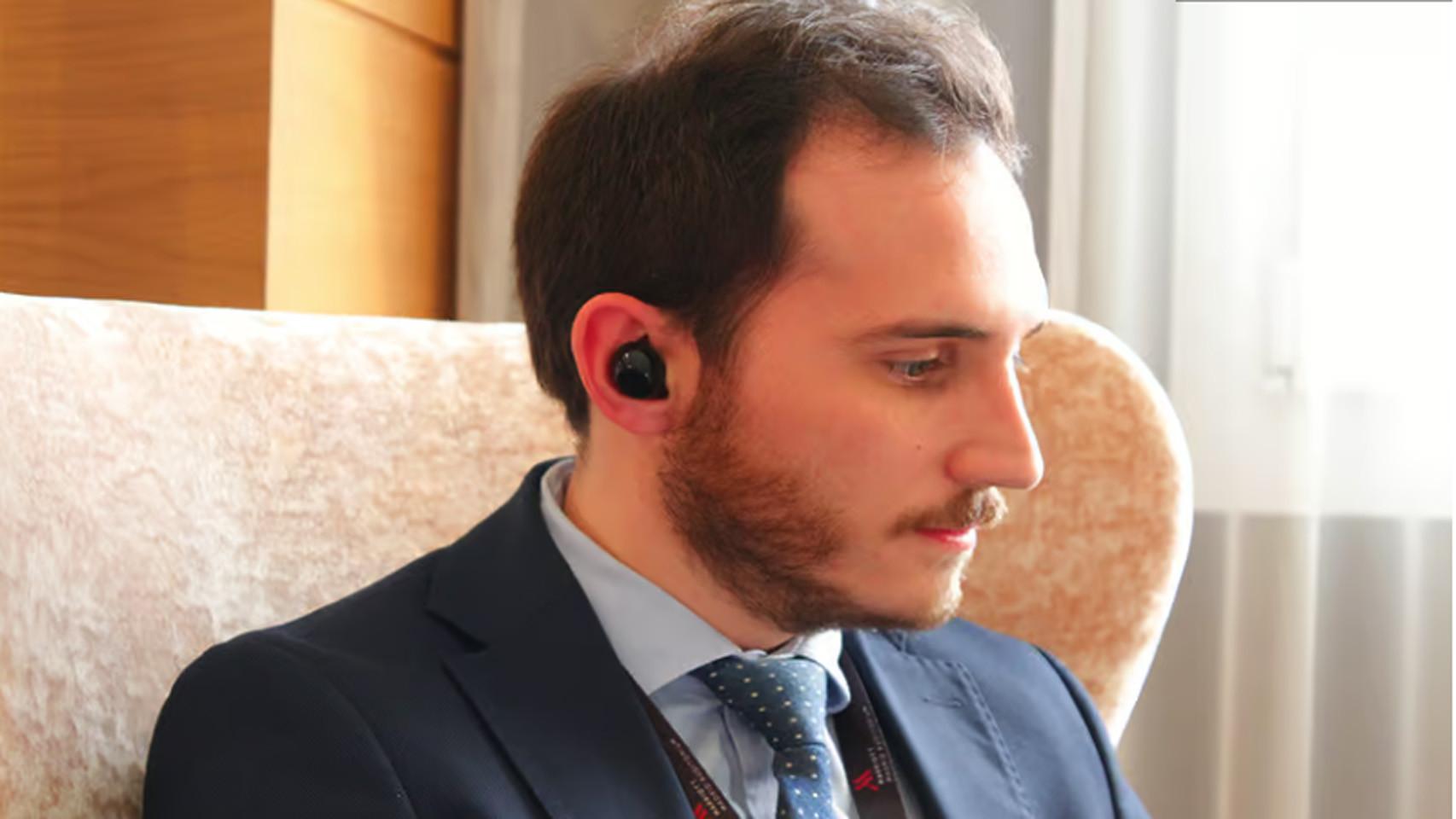 Mymanu Click, los auriculares que sirven de traductor de viaje simultáneo