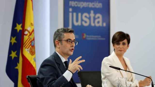 Los ministros Félix Bolaños e Isabel Rodríguez, en una rueda de prensa posterior al Consejo de Ministros.