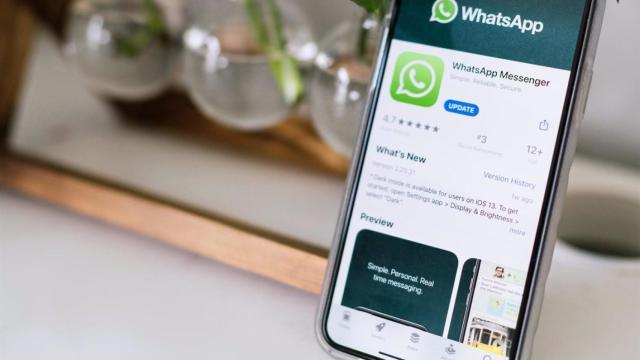 Aplicación de WhatsApp en un teléfono móvil.