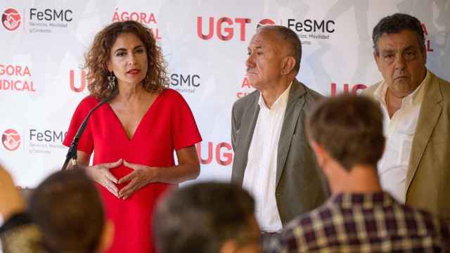 La ministra de Hacienda y Función Pública, María Jesús Montero y el secretario general de UGT, Pepe Álvarez