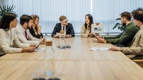 Socios en la Junta General de una empresa.