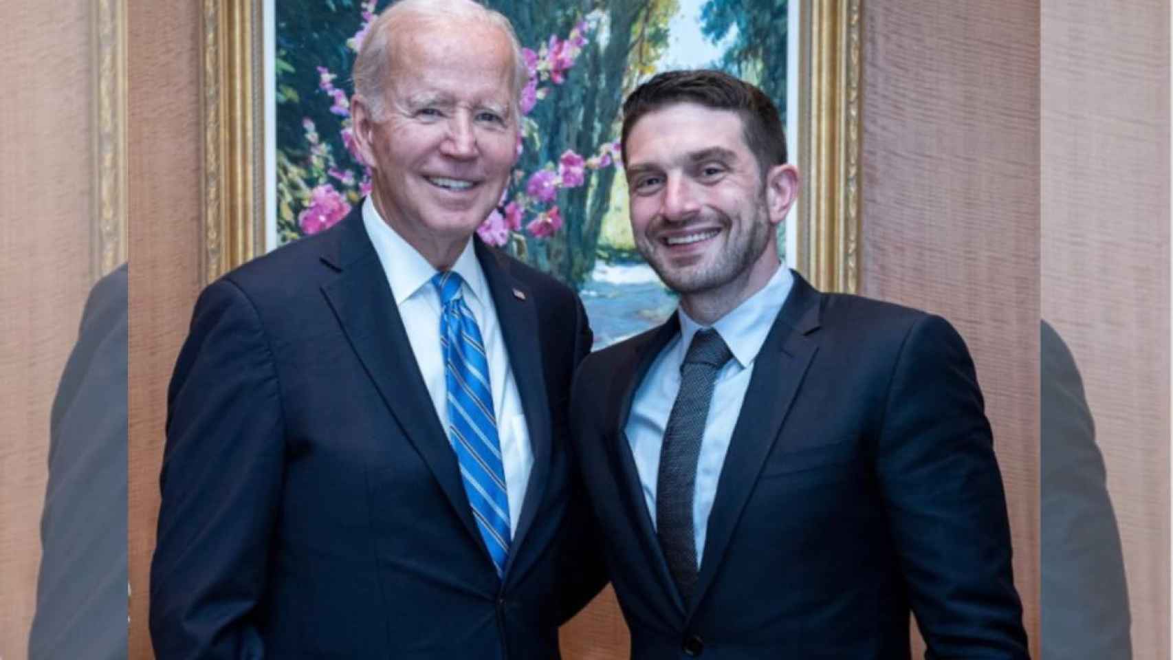 Alexander Soros junto a Joe Biden.