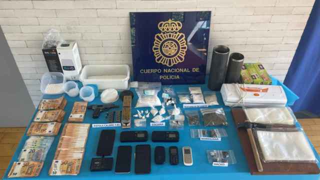 Dinero, drogas y objetos incautados por la Policía Nacional
