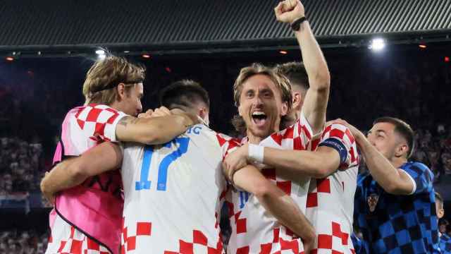 Luka Modric celebra junto a sus compañeros la victoria de Croacia frente a Países Bajos en las semifinales de la Nations League.