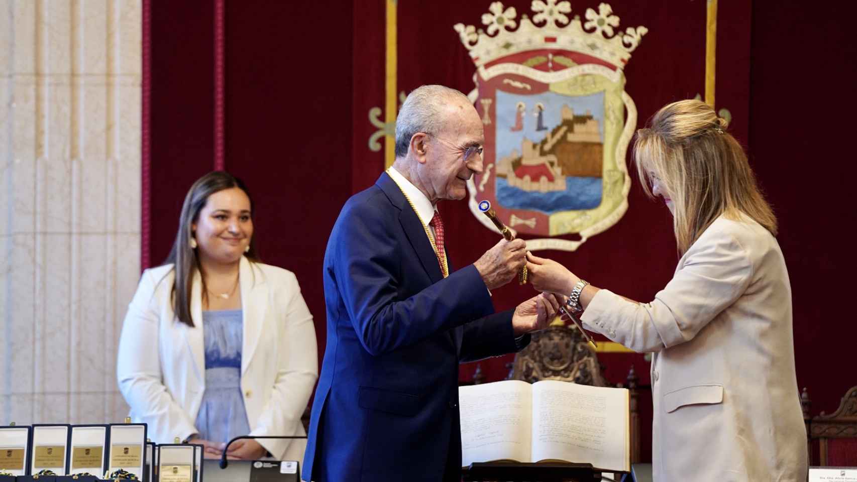 Así ha sido la investidura de Francisco de la Torre como alcalde de Málaga