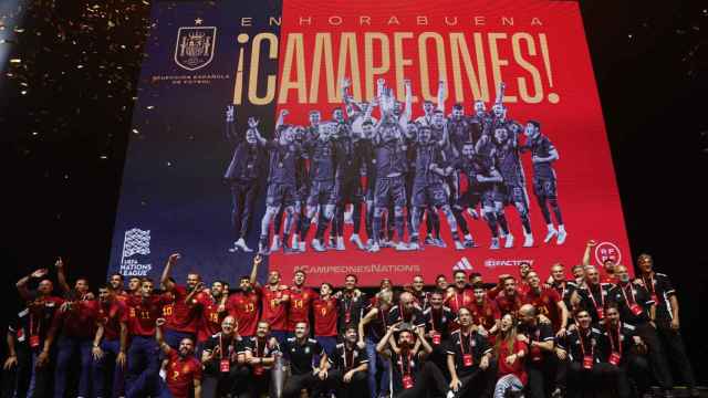 Jugadores y cuerpo técnico de la selección española, durante la celebración de la UEFA Nations League