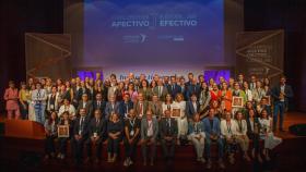 Foto de familia con los premiados en los IX Foro Premios Afectivo Efectivo.